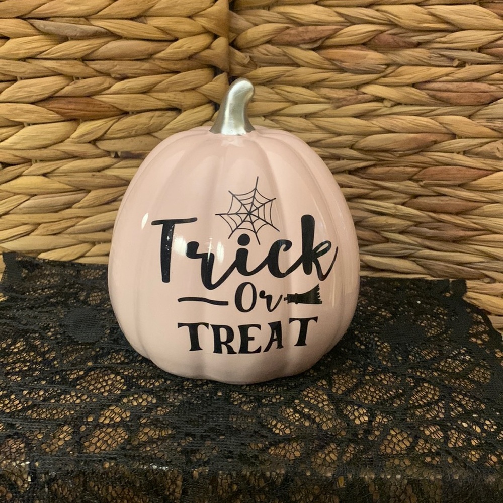 Pink Halloween Pumpkin  👻